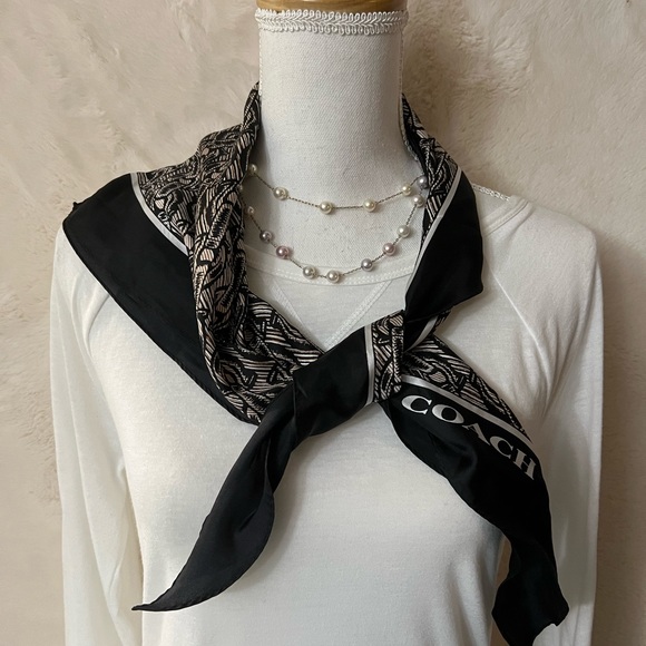 Coach woman’s scarf - Picture 2 of 4